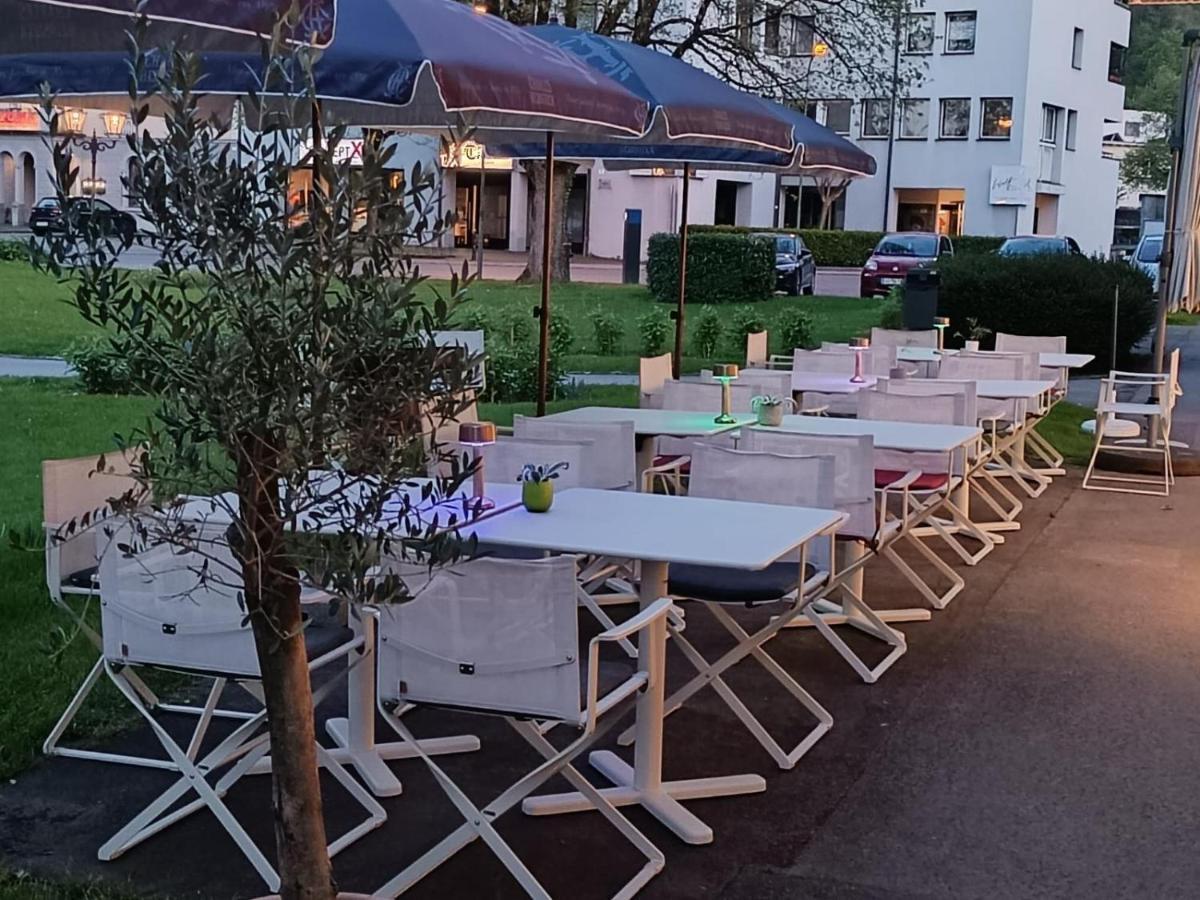 Zimmer & Appartements Am Schlossplatz ホーエネムス エクステリア 写真