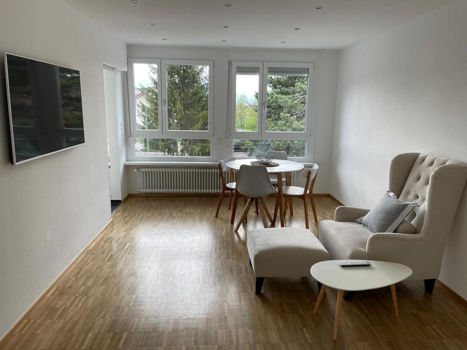 Zimmer & Appartements Am Schlossplatz ホーエネムス 部屋 写真